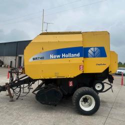 New Holland BR740