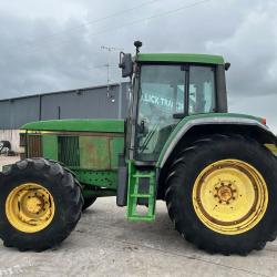 John Deere 6810