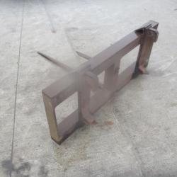 Bale Spike On Old Style Quicke Brackets