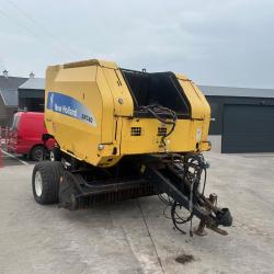 New Holland BR740