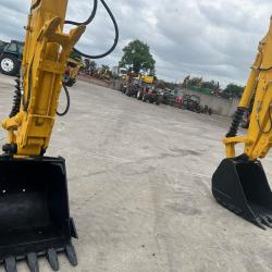 x2 Komatsu PC 70-8