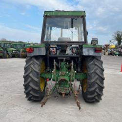 John Deere 3140