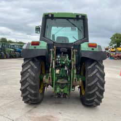 John Deere 6810