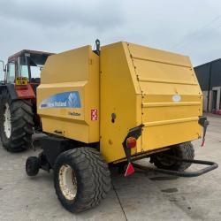 New Holland BR560A