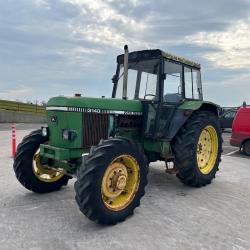 John Deere 3140