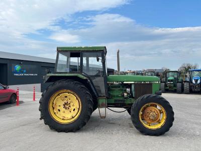 John Deere 3140