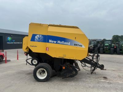 New Holland BR740