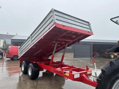 Unused McCauley 14.5 x 7.5 Tipping trailer