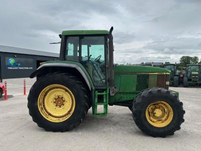 John Deere 6810